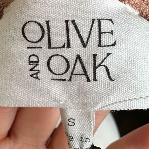 NWT Olive & Oak Surplice Sleeveless Blouse Frappuccino Tan S - Picture 6 of 7
